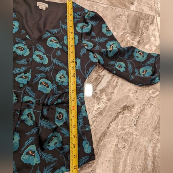 J. Crew Satin back crepe peplum button-front black green floral blouse shirt 2 - Picture 10 of 13